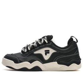 Classic Kicks Versatile Comfort "Black"